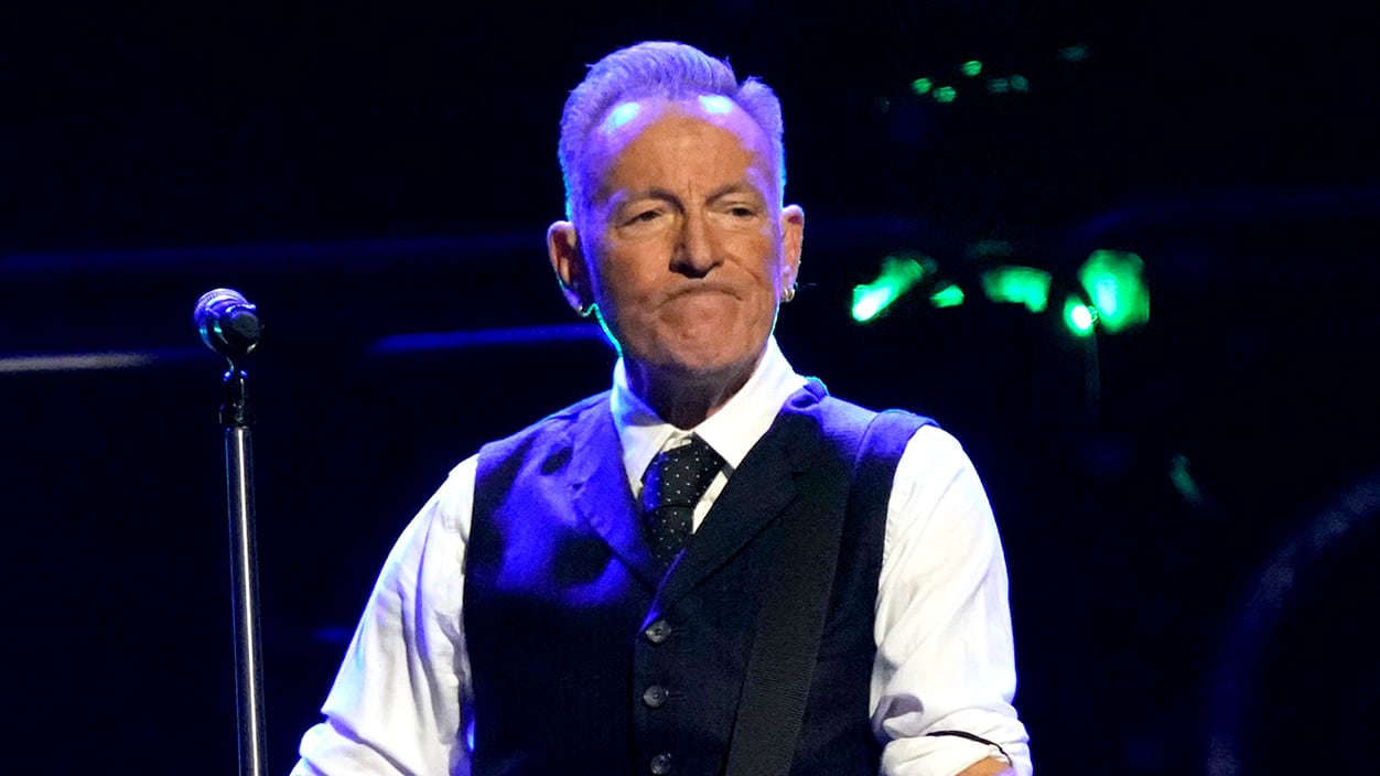Bruce Springsteen Wants Bootleggers To Stop Selling Merch At His Concerts